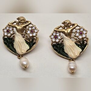 Olympian Goddess Cream with Pearl Drop Earrings